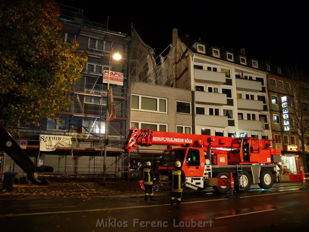 Sturm 3 Geruest droht auf die Strasse zu stuerzen Koeln Kalk Kalker Hauptstr   P177.JPG